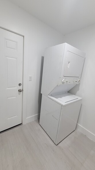 Unfurnished $1,850 - 2519 W Walnut St