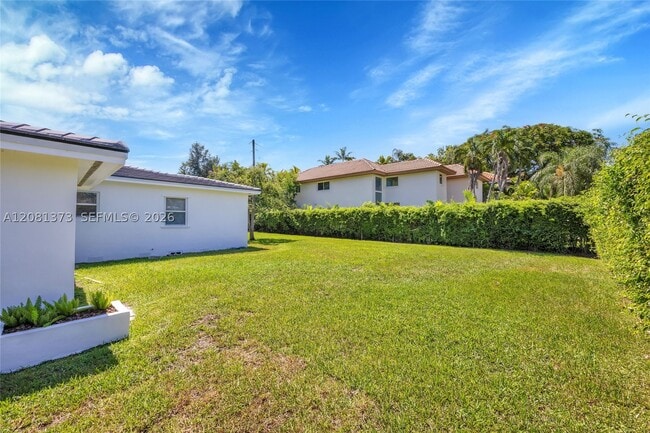 Building Photo - 1540 Sarria Ave