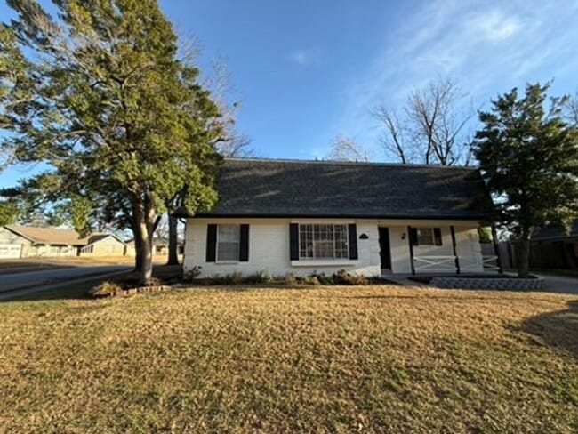 Building Photo - SPACIOUS HOME FOR RENT IN SUNGATE!