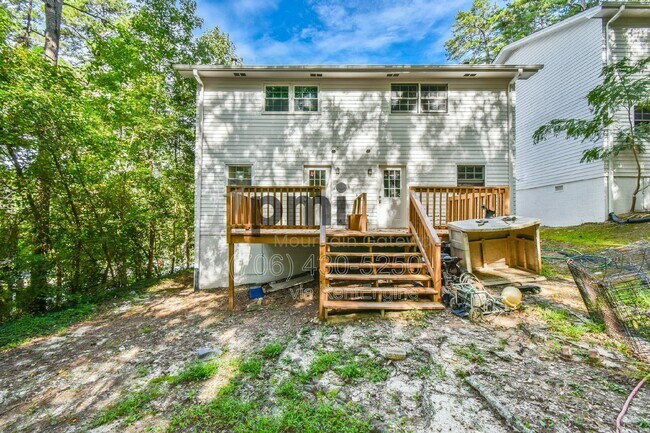 Building Photo - 42 Greenwood Cir