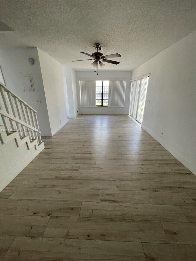 Building Photo - 2580 Coral Springs Dr