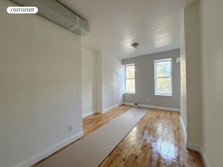 Building Photo - 656 MacDonough St