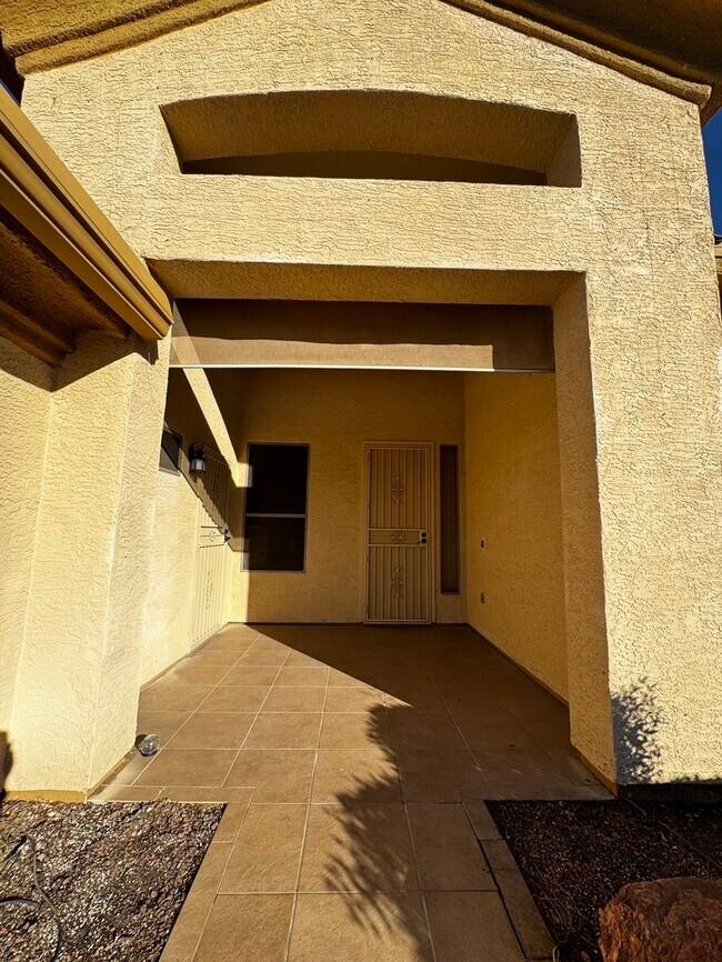 Building Photo - FOR RENT