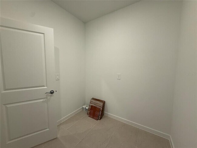 Building Photo - 3915 Big Sky Dr