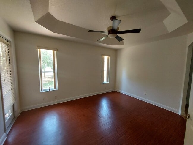 Building Photo - Beautiful 3/2/2 on 1/3 of an acre
