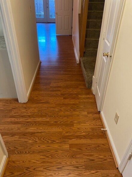 Building Photo - 1174 N Vermont St