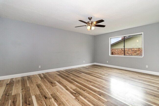 Building Photo - 4716 Roberts Dr