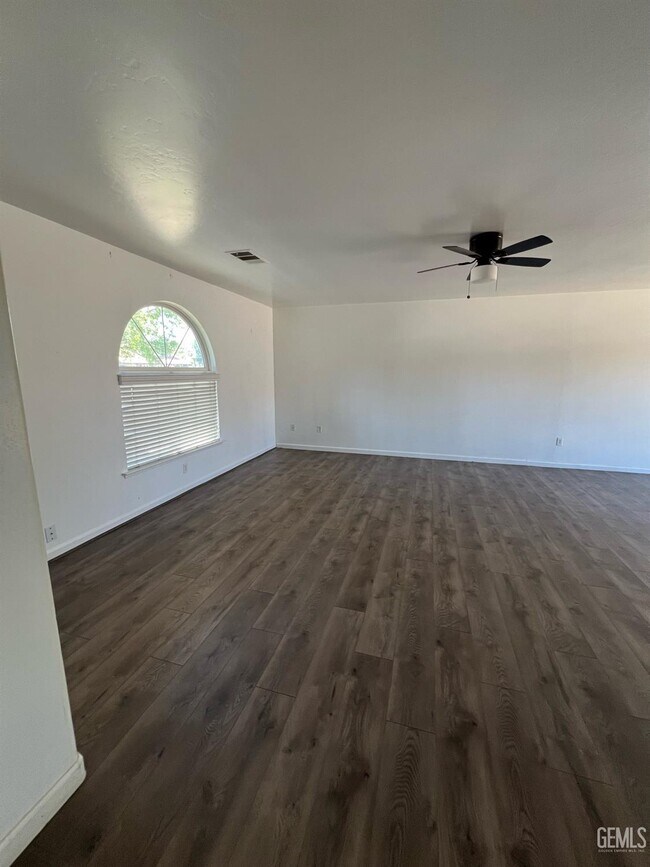 Building Photo - 476 Emily Way