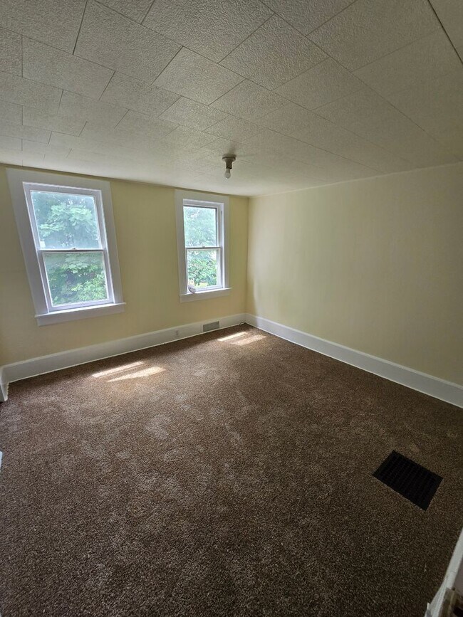 Building Photo - 4 bedroom House in East Stroudsburg Borough!