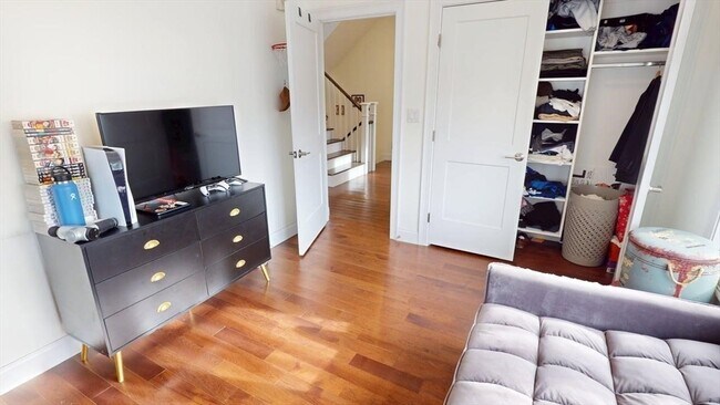 Building Photo - 4 Market St