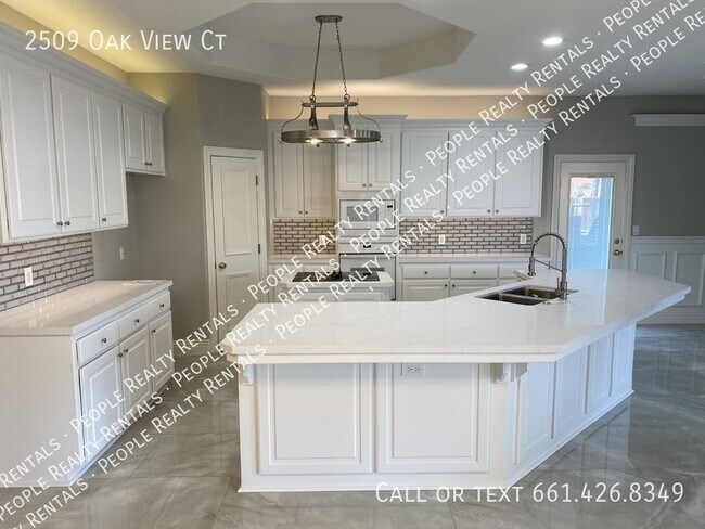 Building Photo - 2509 Oak View Ct