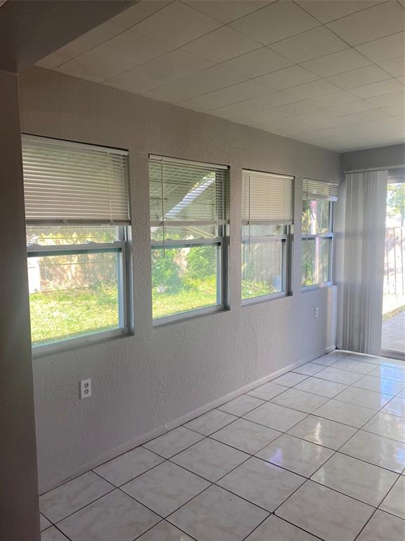 Building Photo - 3741 Kingsbury Dr