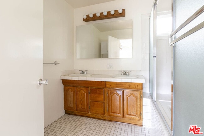 Building Photo - 2470 Zorada Dr