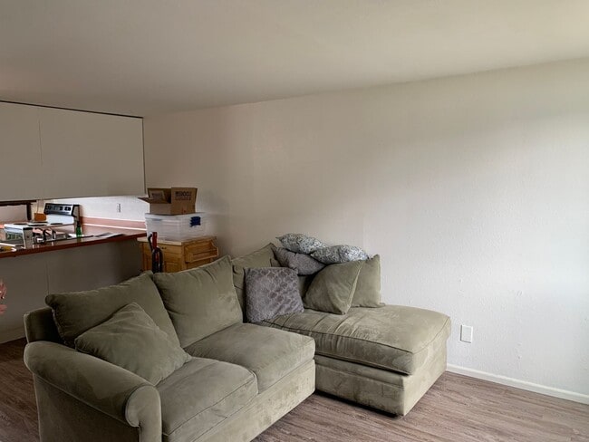 Building Photo - 1820 Larch Street C7