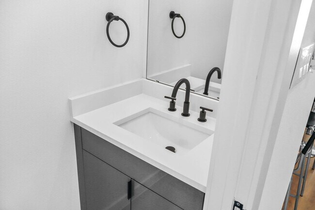 Building Photo - 6740 Peerless St