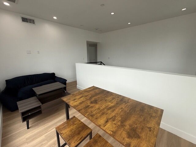 Building Photo - 1200 W 37th Dr