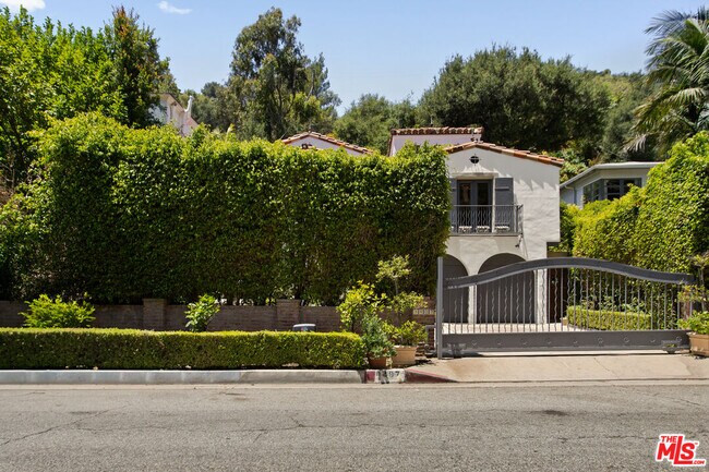Building Photo - 1407 N Beverly Dr
