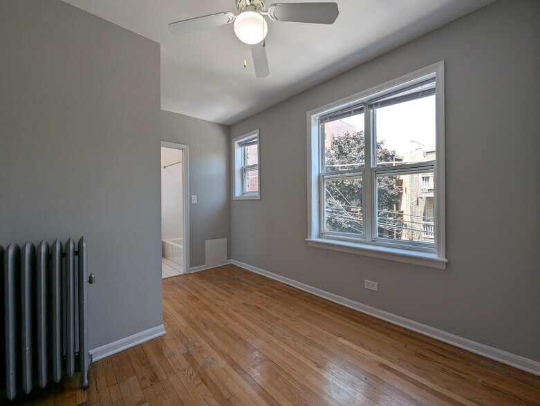 Building Photo - 928 W Dakin St