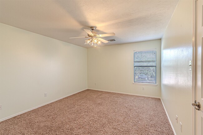 Building Photo - 17818 Serene Shore Dr