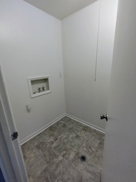 Building Photo - 600 Reusens Rd