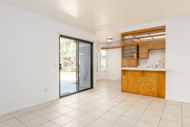 Building Photo - Lovely 4 bedroom Oceanside home!
