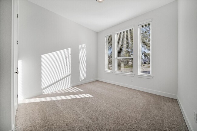 Building Photo - 91 Perennial Cyn Dr