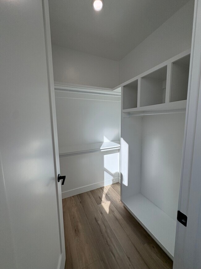 Building Photo - 258 Donax Ave