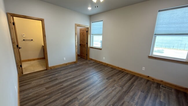 Building Photo - 527 A St