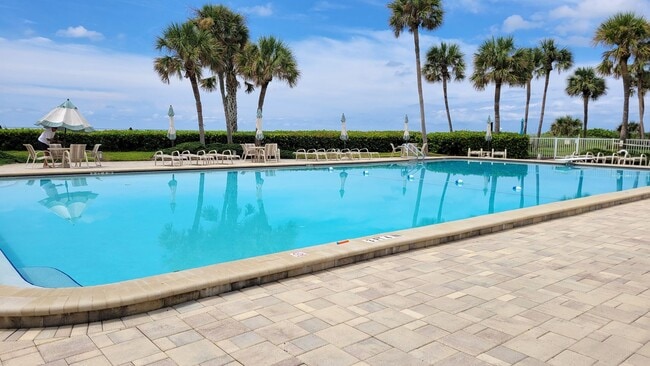 Building Photo - 1000 Longboat Club Rd
