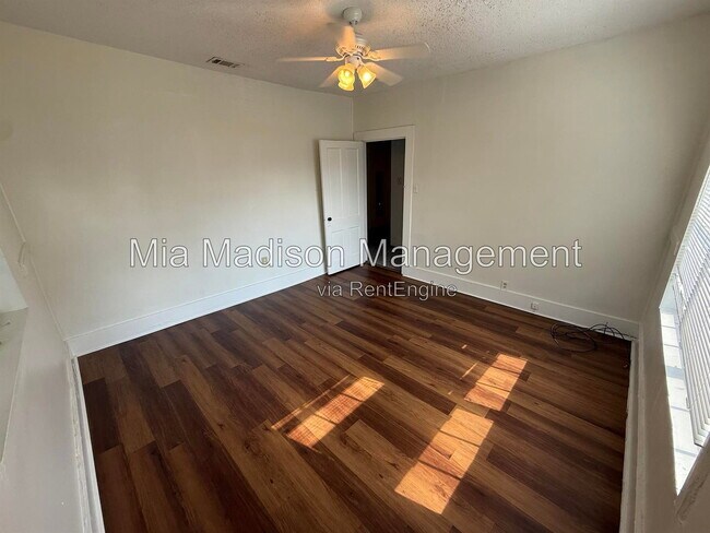 Building Photo - 211 W 59th St