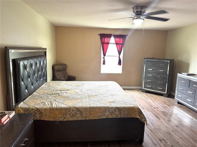 Building Photo - 256 Begonia Ln