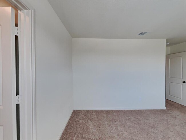 Building Photo - 105 Pettigrew Ct