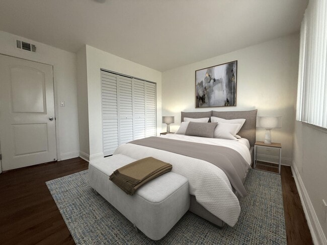 Building Photo - Charming 2-Bedroom Condominium for Rent in Gated Community!**