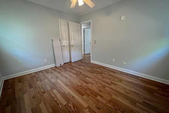 Building Photo - 4bd/2.5ba Brick Ranch Home in Kings Grant. NO STUDENTS/NO CATS
