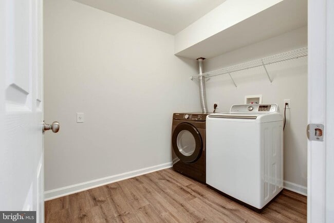 Building Photo - 7599 Taunton Ct