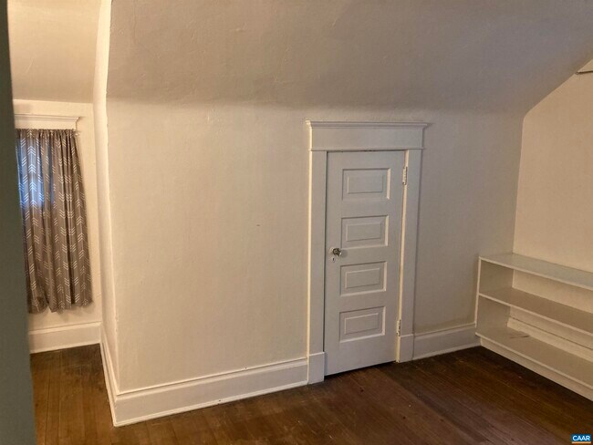 Building Photo - 6 Gildersleeve Wood