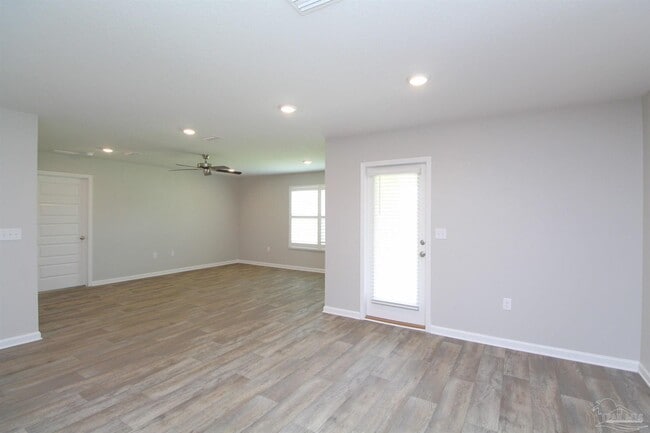 Building Photo - 7524 Oak Lake Blvd