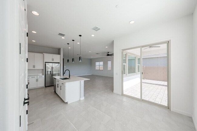 Building Photo - 31674 N 123rd Ave