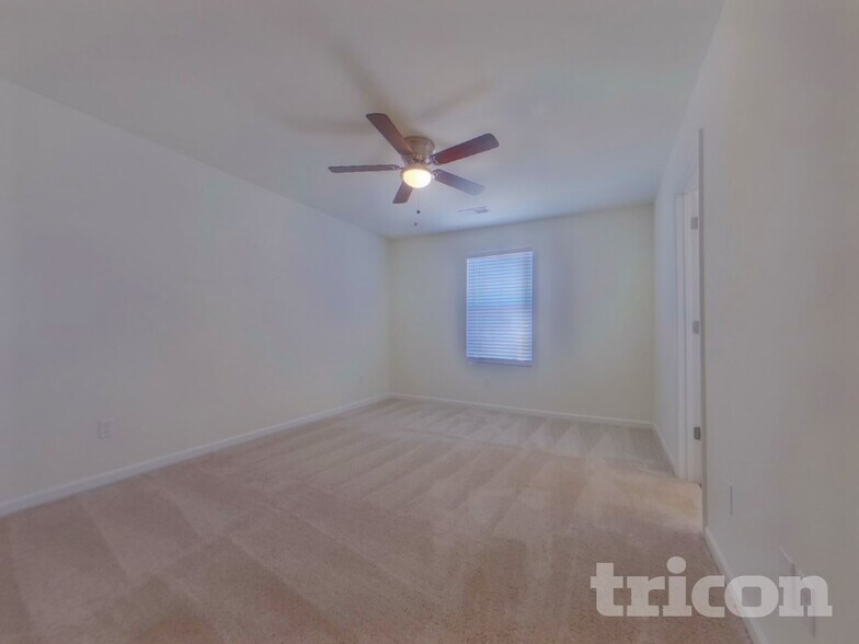 Building Photo - 1077 Crescent Moon Lp