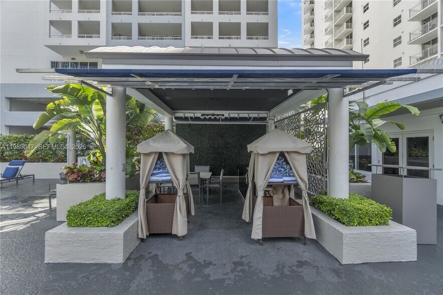 Building Photo - 185 SE 14th Ter