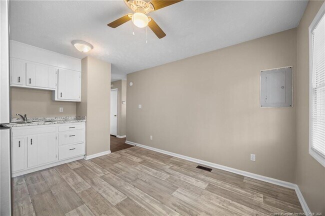 Building Photo - 735 Ashbrook Rd