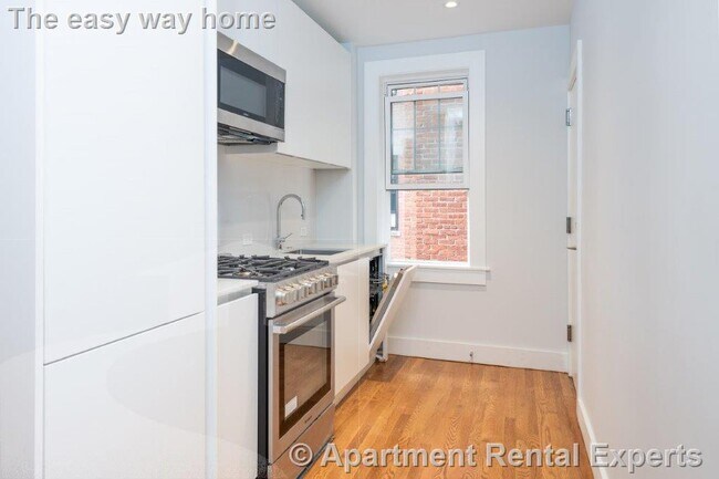 Primary Photo - 18 Forest St