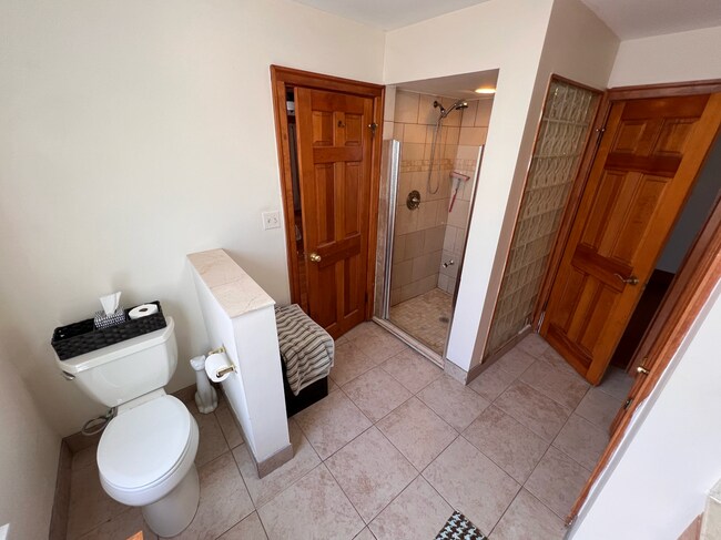 Building Photo - Move In June 1st 2026! 2 Bedroom 2 bath - Pet's OK - Wilmette