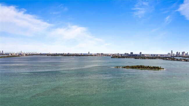 Building Photo - 700 NE 26th Terrace