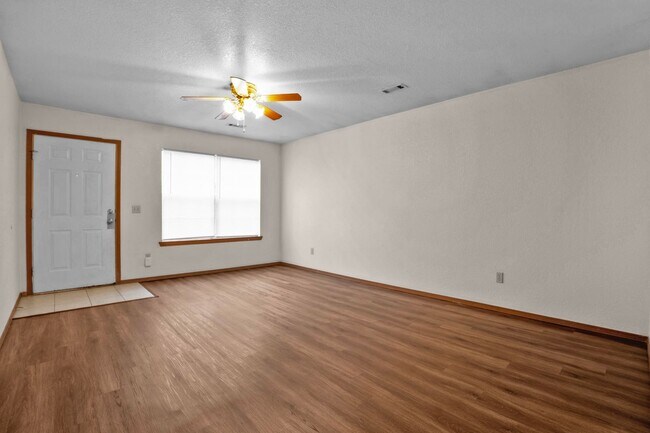 Building Photo - 1462-1462 N Dawn Dr