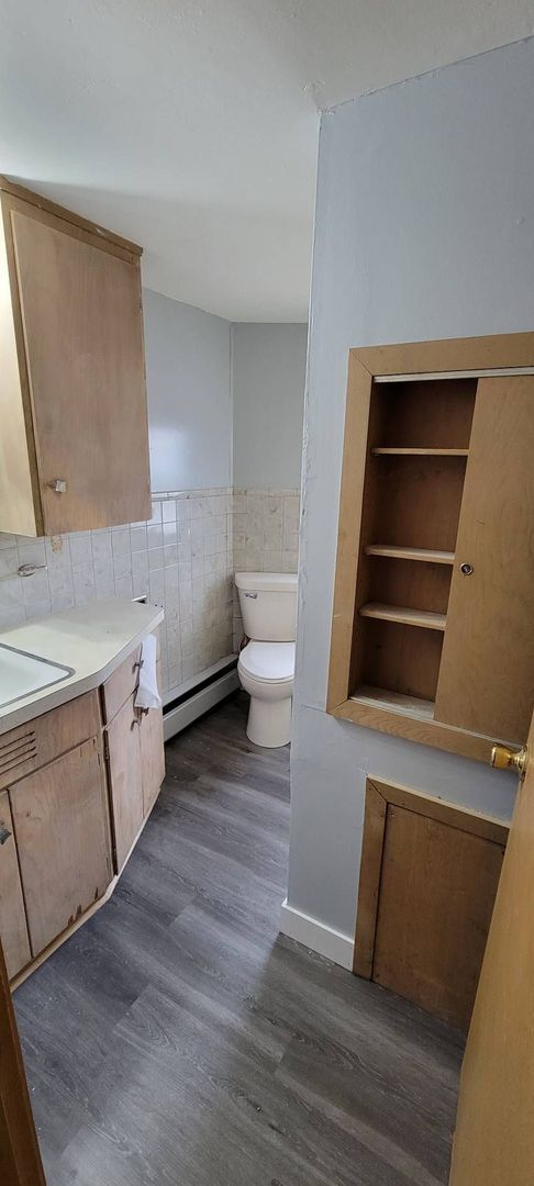 Building Photo - 307 Lake St