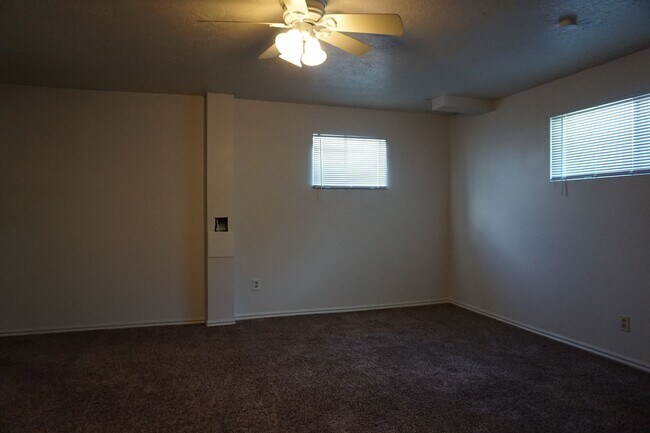Building Photo - 3543 Valley Heights Dr