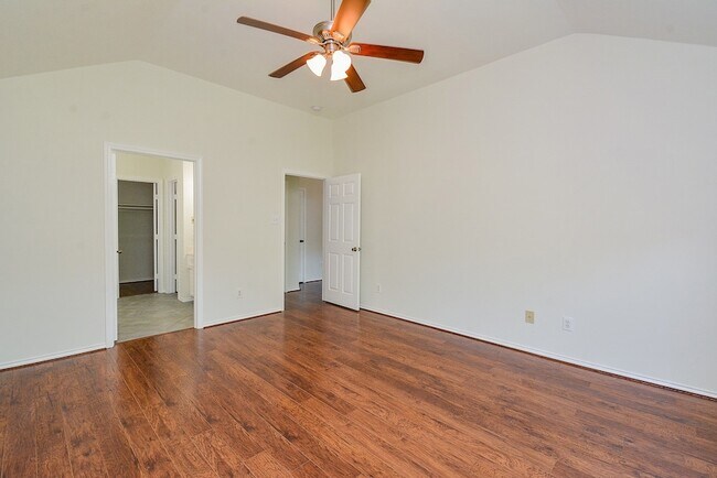 Building Photo - 3815 Summerfield Dr