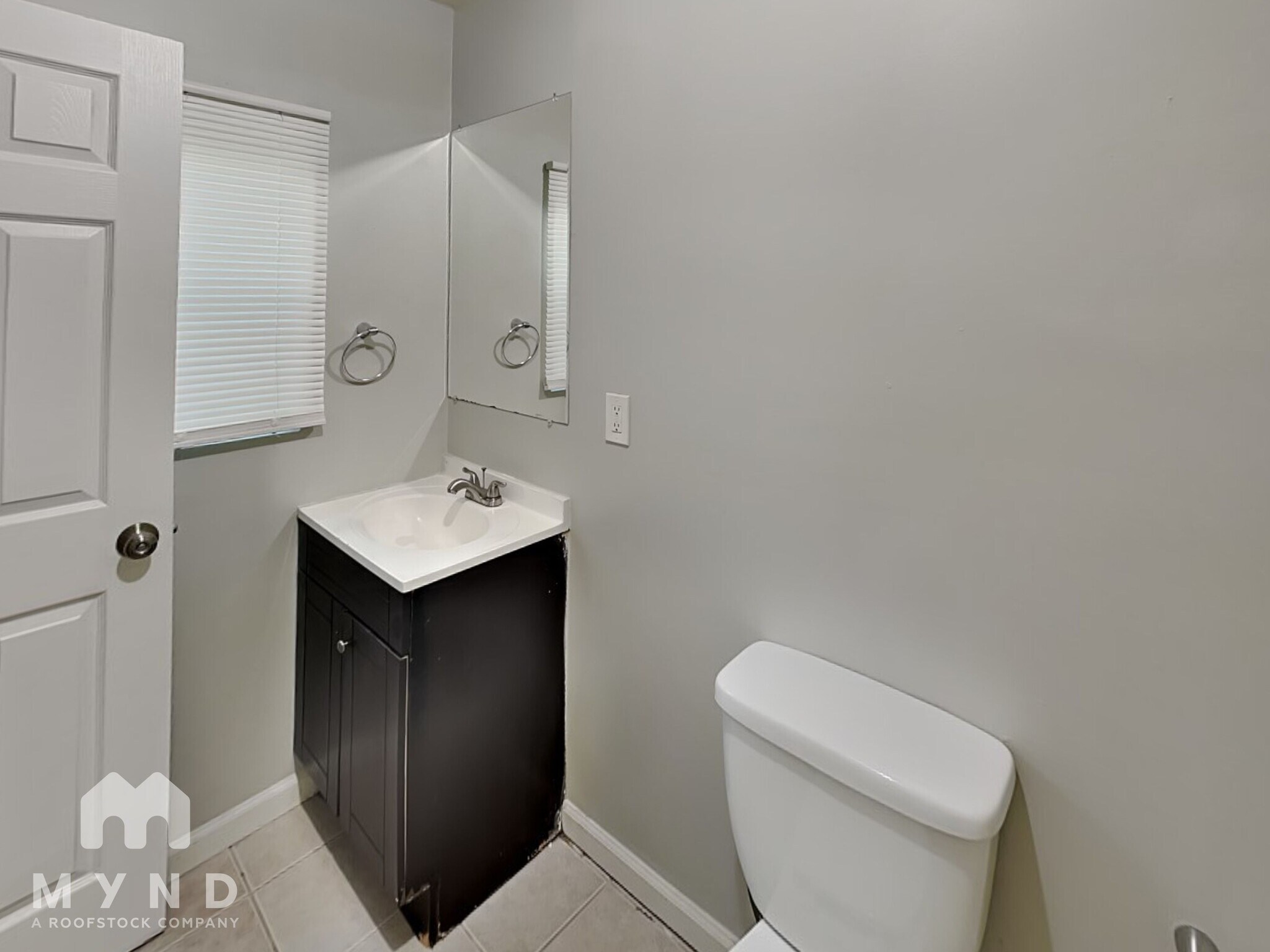 Building Photo - 829 Bonneville Terrace NW