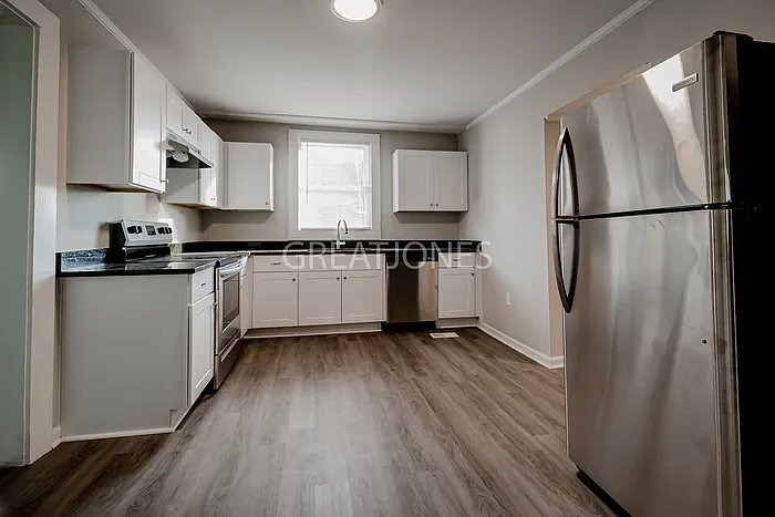 Building Photo - 309 H St